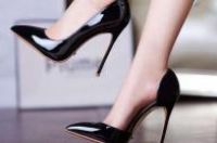 ​高跟鞋悄悄偷走女性的健康 警惕给你带来的十大伤害